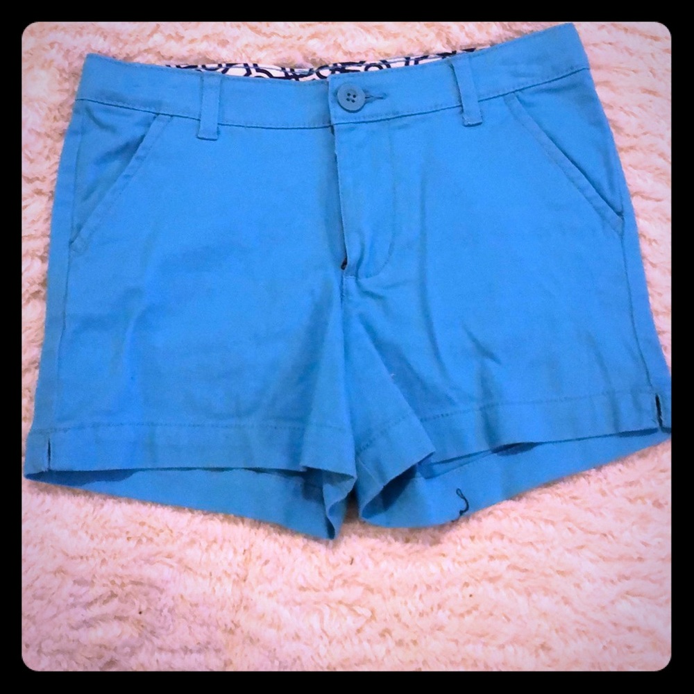 Shorts with adjustable waist band